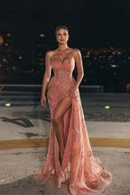 Robe de bal élégante et sexy en dentelle rose à bretelles spaghetti et fente