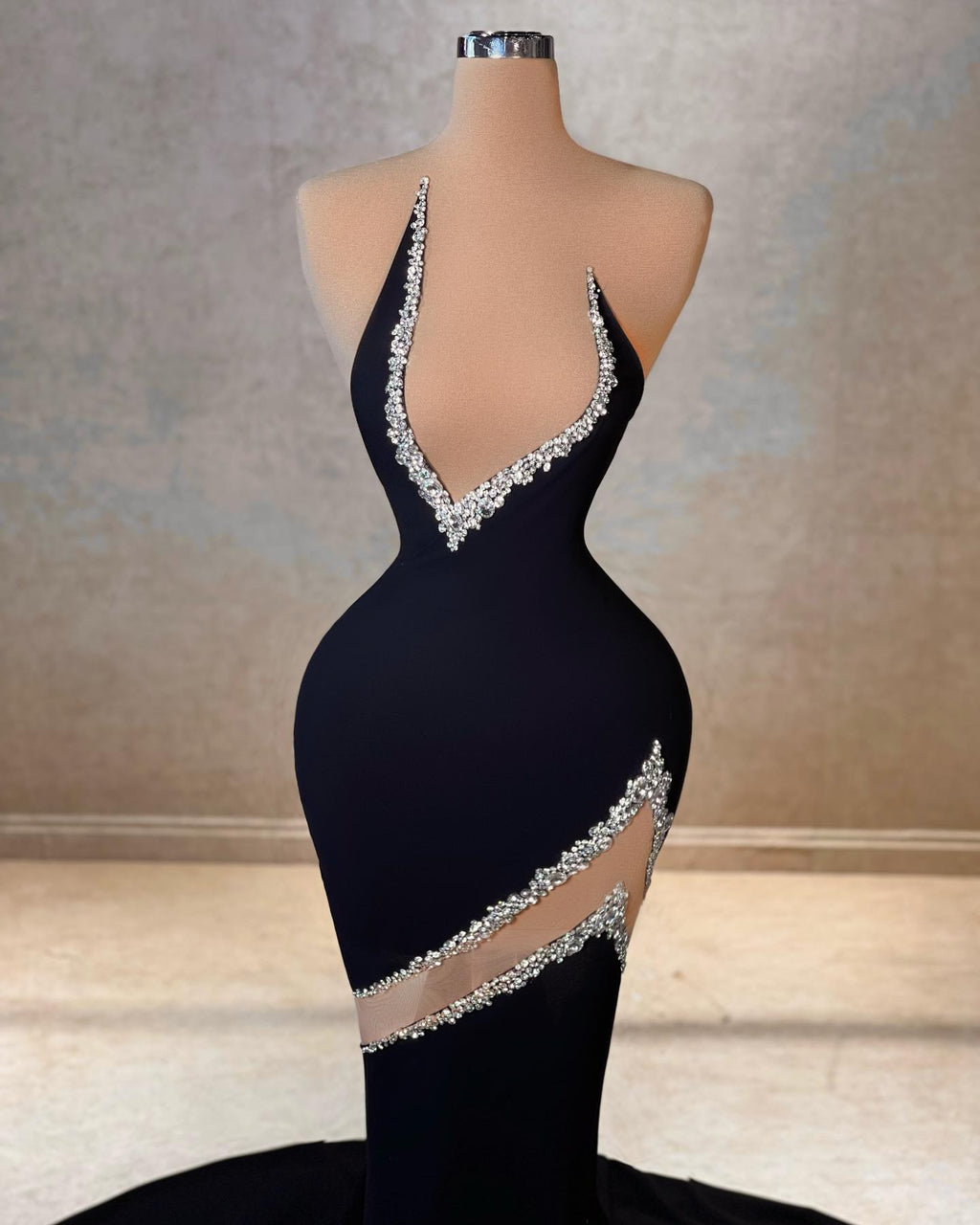 Robe de bal élégante sirène à col en V sans manches en satin et tulle avec strass