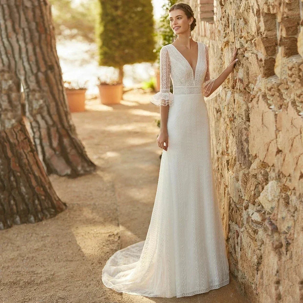 Robe de mariée sirène élégante en dentelle bohème sexy décolleté plongeant en V manches courtes, robe de mariée formelle à boutons de nacre pour une soirée plage en tulle