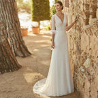 Robe de mariée sirène élégante en dentelle bohème sexy décolleté plongeant en V manches courtes, robe de mariée formelle à boutons de nacre pour une soirée plage en tulle