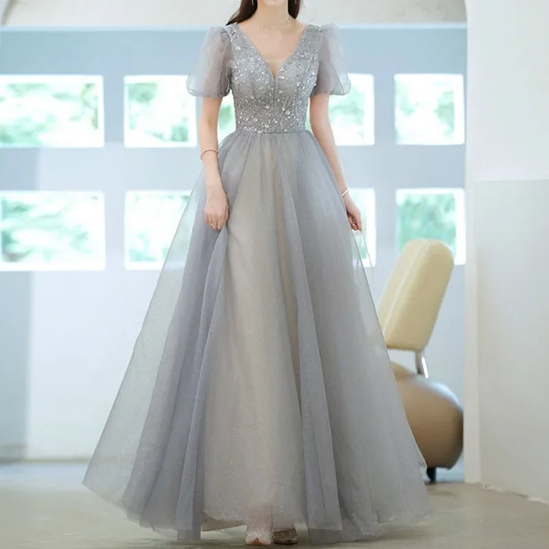 Elegante vestido de princesa para baile de graduación, de noche, con escote en V, mangas abullonadas y detalle de vendaje. Vestido largo floral con brillo. 