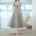 Elegante vestido de princesa para baile de graduación, de noche, con escote en V, mangas abullonadas y detalle de vendaje. Vestido largo floral con brillo. 