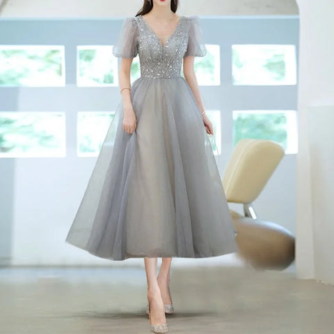 Elegante vestido de princesa para baile de graduación, de noche, con escote en V, mangas abullonadas y detalle de vendaje. Vestido largo floral con brillo. 