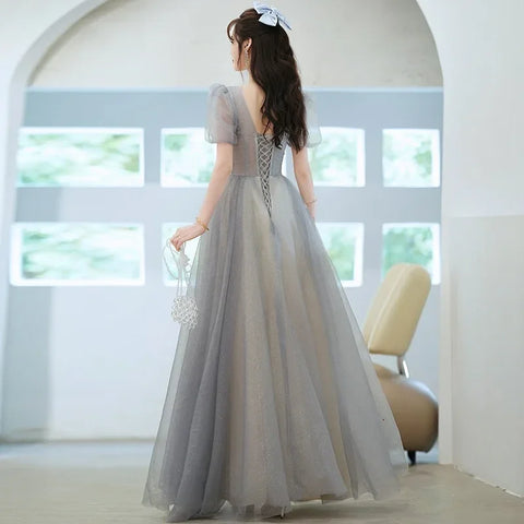 Elegante vestido de princesa para baile de graduación, de noche, con escote en V, mangas abullonadas y detalle de vendaje. Vestido largo floral con brillo. 