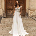 Robe de bal élégante à manches courtes et col en V, ornée de dentelle et d'appliques, avec traîne courte et style princesse.