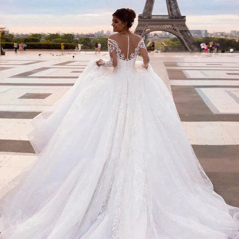 Vestidos de novia elegantes con bordados, estilo princesa, corte princesa, escote corazón, manga larga, sencillos, con botones en la espalda.