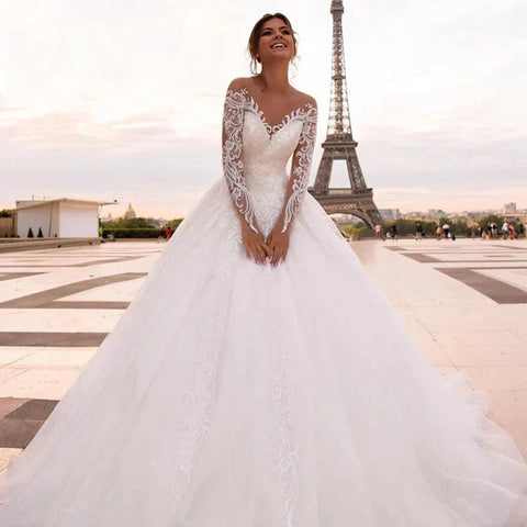 Vestidos de novia elegantes con bordados, estilo princesa, corte princesa, escote corazón, manga larga, sencillos, con botones en la espalda.