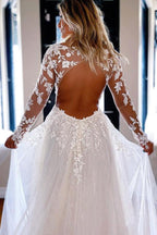 Robe de mariée élégante en dentelle, coupe trapèze, col en V et manches longues WD588