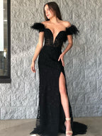 Robe de bal longue sirène en dentelle à plumes et décolleté plongeant, style sirène