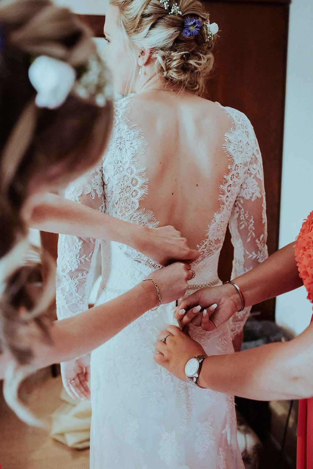 Vestido de novia elegante de manga larga con espalda en V y encaje WD600