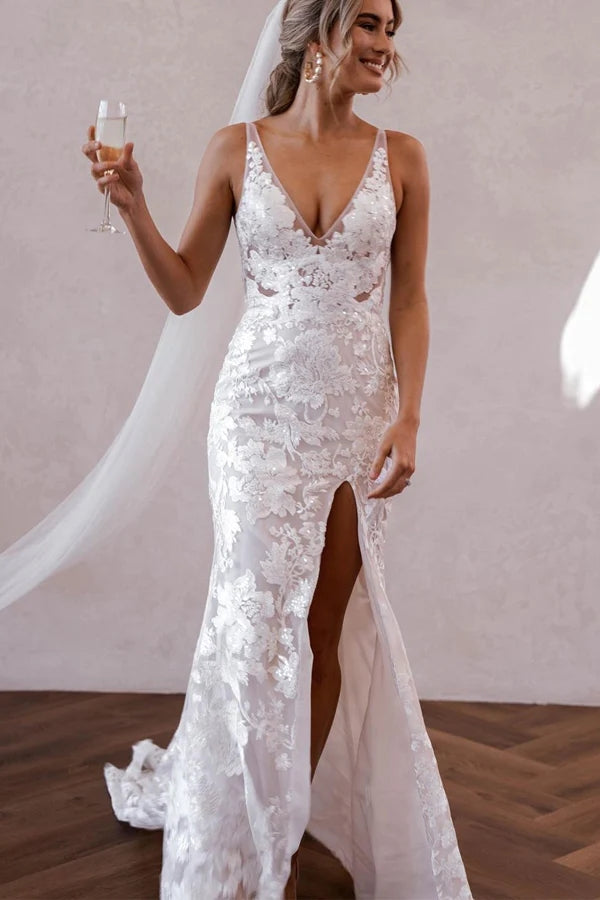 Elegantes vestidos de novia bohemios de encaje con escote en V estilo sirena y abertura WD679