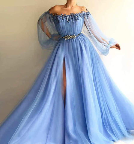 Élégante robe de bal bleue à épaules dénudées, manches longues et fente latérale ornée de perles