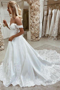 Robe de mariée élégante en satin, épaules dénudées, coupe trapèze, ornée d'appliqués WD573