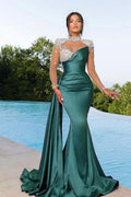 Robe de soirée vert émeraude à col en cœur et perles scintillantes avec traîne