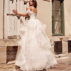 Exquisito vestido de novia de sirena de lujo, brillante, con hombros descubiertos, esponjoso y sexy, sin espalda, con exquisita cola y corte trompeta.