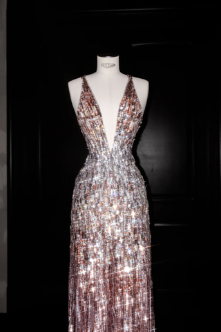 Vestido largo de noche de lujo con escote en V profundo, lentejuelas y espalda descubierta, ideal para eventos formales y graduaciones (Y8683)