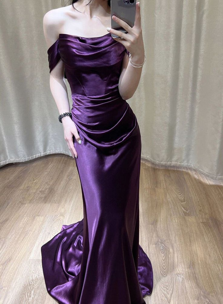 Vestido largo de noche morado satinado con hombros descubiertos, vestido de graduación satinado Y7440