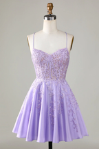 Robe de bal courte en satin violet à corset trapèze et dentelle Y3066