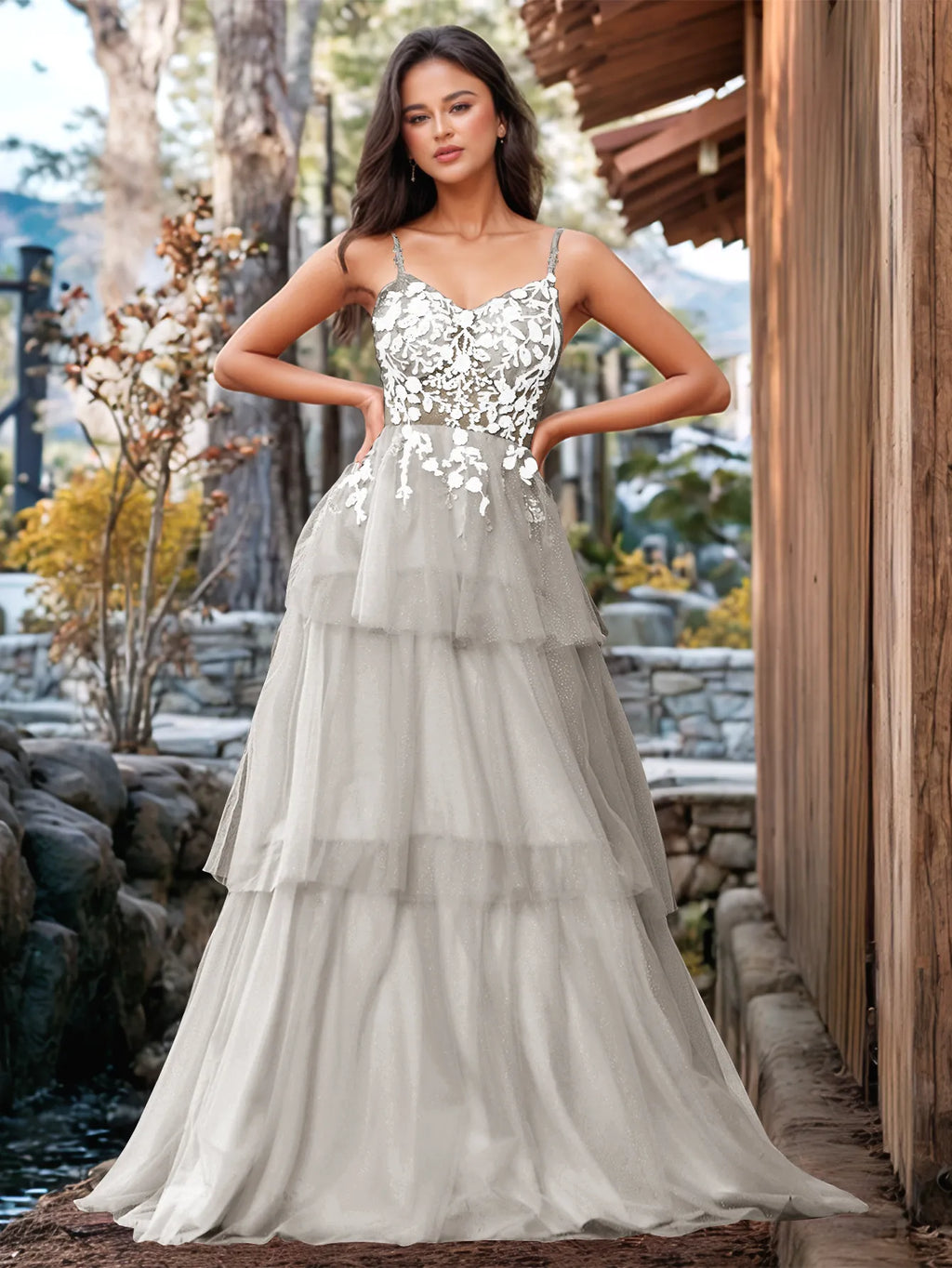Vestido de fiesta con volantes y vendaje ilusión con bordado floral 3D
