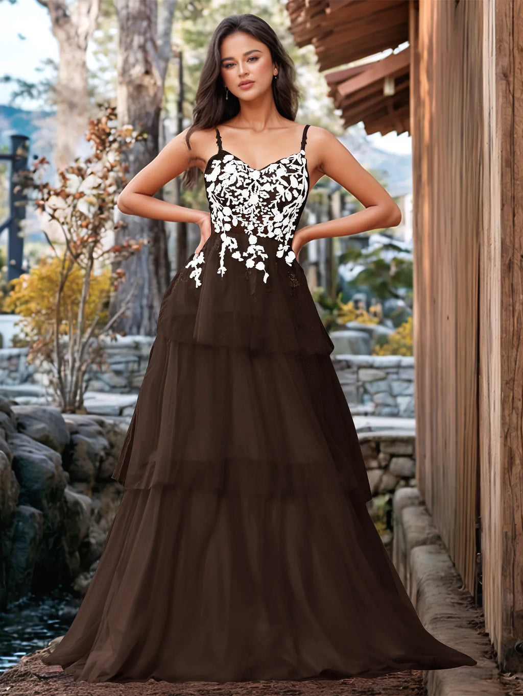 Vestido de fiesta con volantes y vendaje ilusión con bordado floral 3D