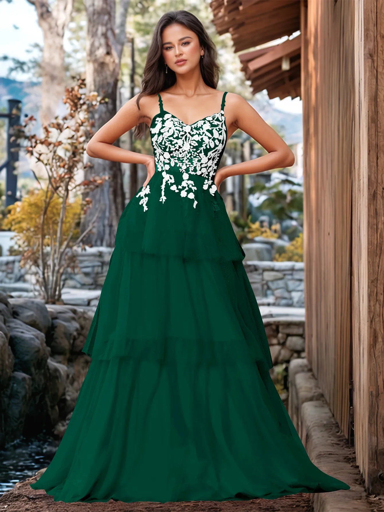 Vestido de fiesta con volantes y vendaje ilusión con bordado floral 3D