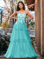 Vestido de fiesta con volantes y vendaje ilusión con bordado floral 3D