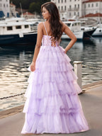 Robe de bal à volants en dentelle scintillante et corset orné de fleurs