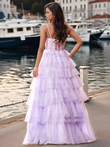 Vestido de fiesta escalonado con volantes de encaje brillante y corsé con apliques de flores