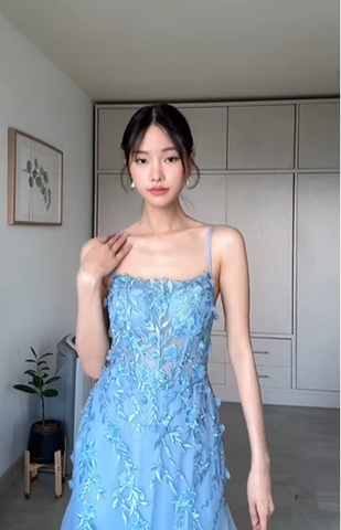 Elegante vestido de noche largo de sirena con apliques de tul azul Y8156