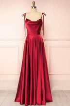 Vestido largo de fiesta de seda con cuello drapeado y corte en A