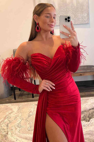 Vestido rojo de gala plisado con escote corazón y mangas desmontables