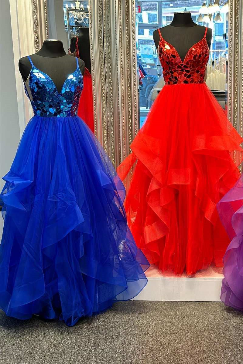 Vestido largo de fiesta de corte A con escote en V, lentejuelas con efecto espejo y volantes.