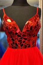 Vestido largo de fiesta de corte A con escote en V, lentejuelas con efecto espejo y volantes.
