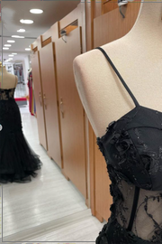 Robe de bal longue en tulle à bretelles cœur et appliques sirène