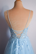 Vestido largo de fiesta de tul con apliques, escote en V, cordones y color azul claro
