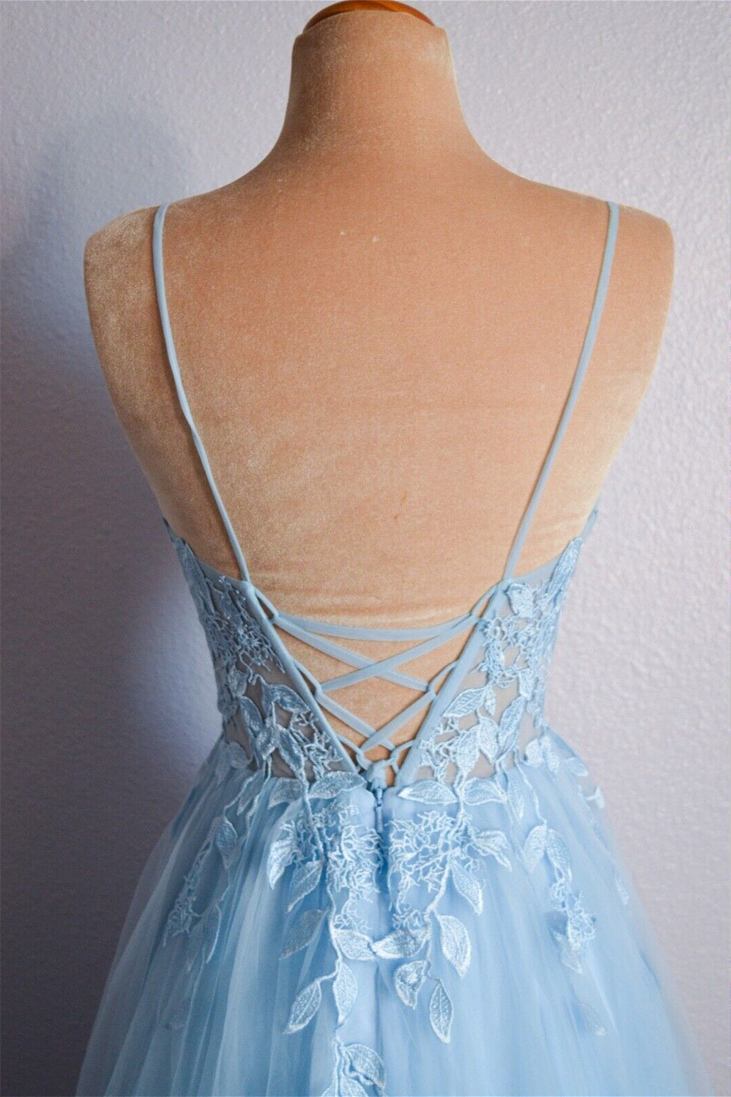 Vestido largo de fiesta de tul con apliques, escote en V, cordones y color azul claro