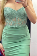 Robe de bal longue sirène bustier en satin ornée d'appliqués