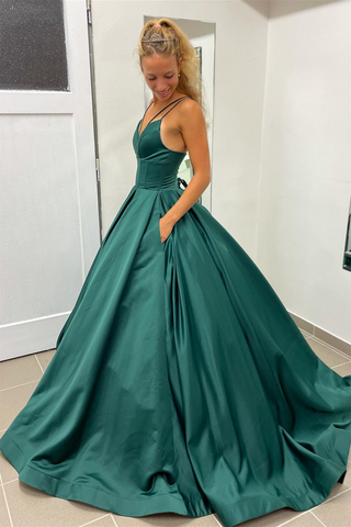 Robe de bal longue en satin vert chasseur, coupe trapèze, col en V