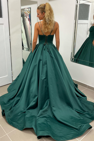 Robe de bal longue en satin vert chasseur, coupe trapèze, col en V
