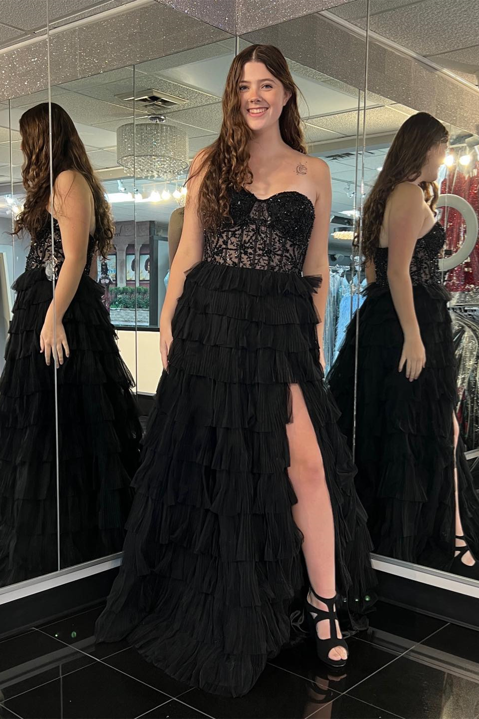 Vestido largo de fiesta de tul sin tirantes, corte en A, con abertura