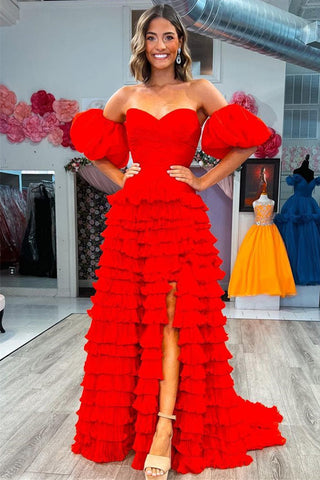 Vestido de graduación rojo de tul con escote corazón y mangas abullonadas