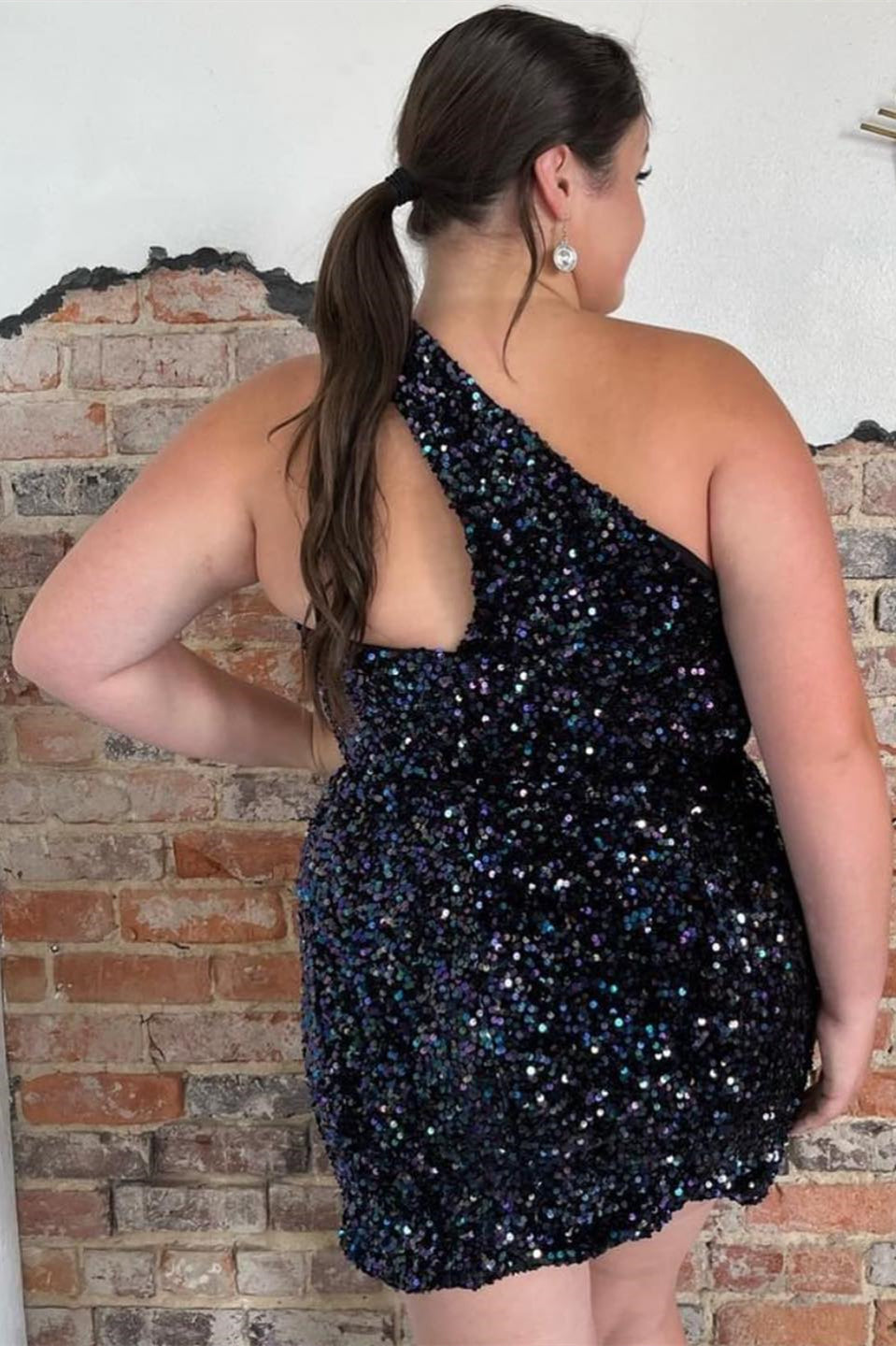 Vestido de fiesta asimétrico de lentejuelas con un solo hombro