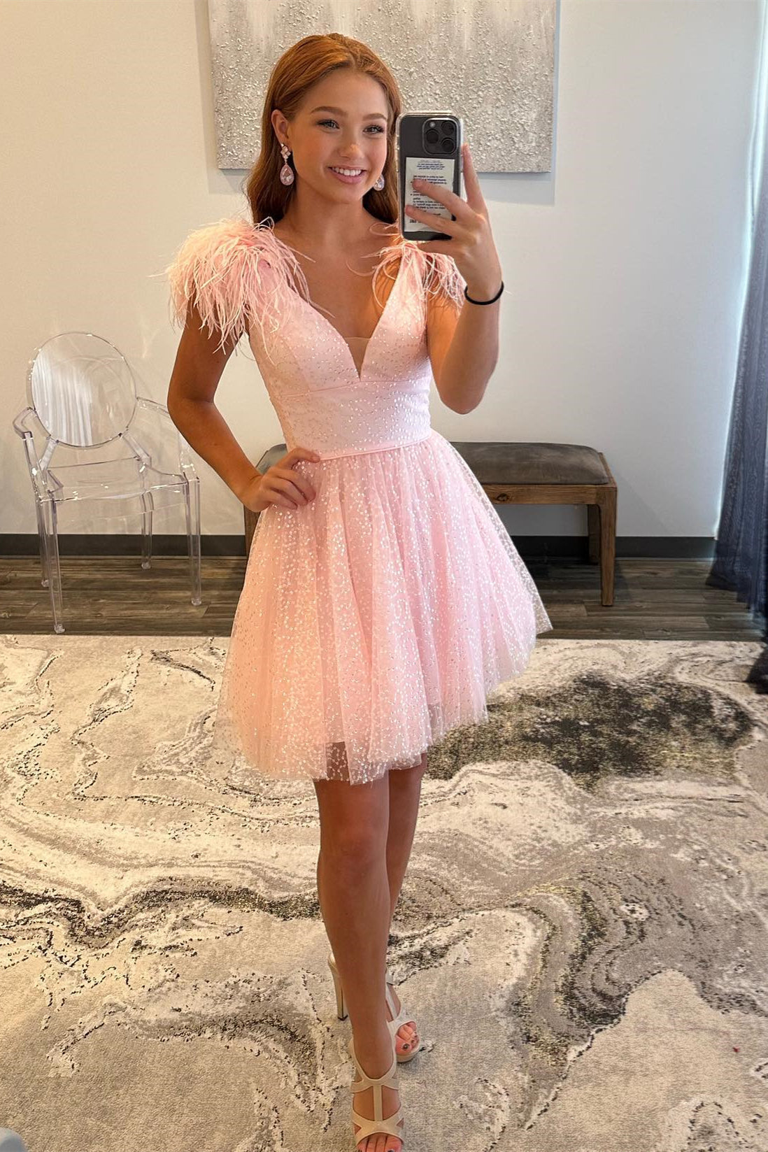 Vestido de fiesta de bienvenida de tul con escote en V profundo y plumas, corte en A