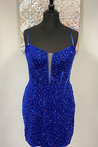 Robe de bal moulante à fines bretelles et sequins