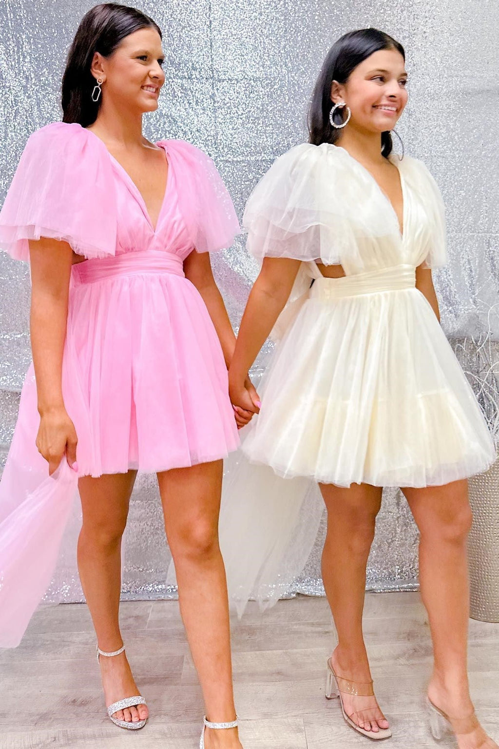 Vestido de fiesta de tul con escote en V pronunciado y corte en A