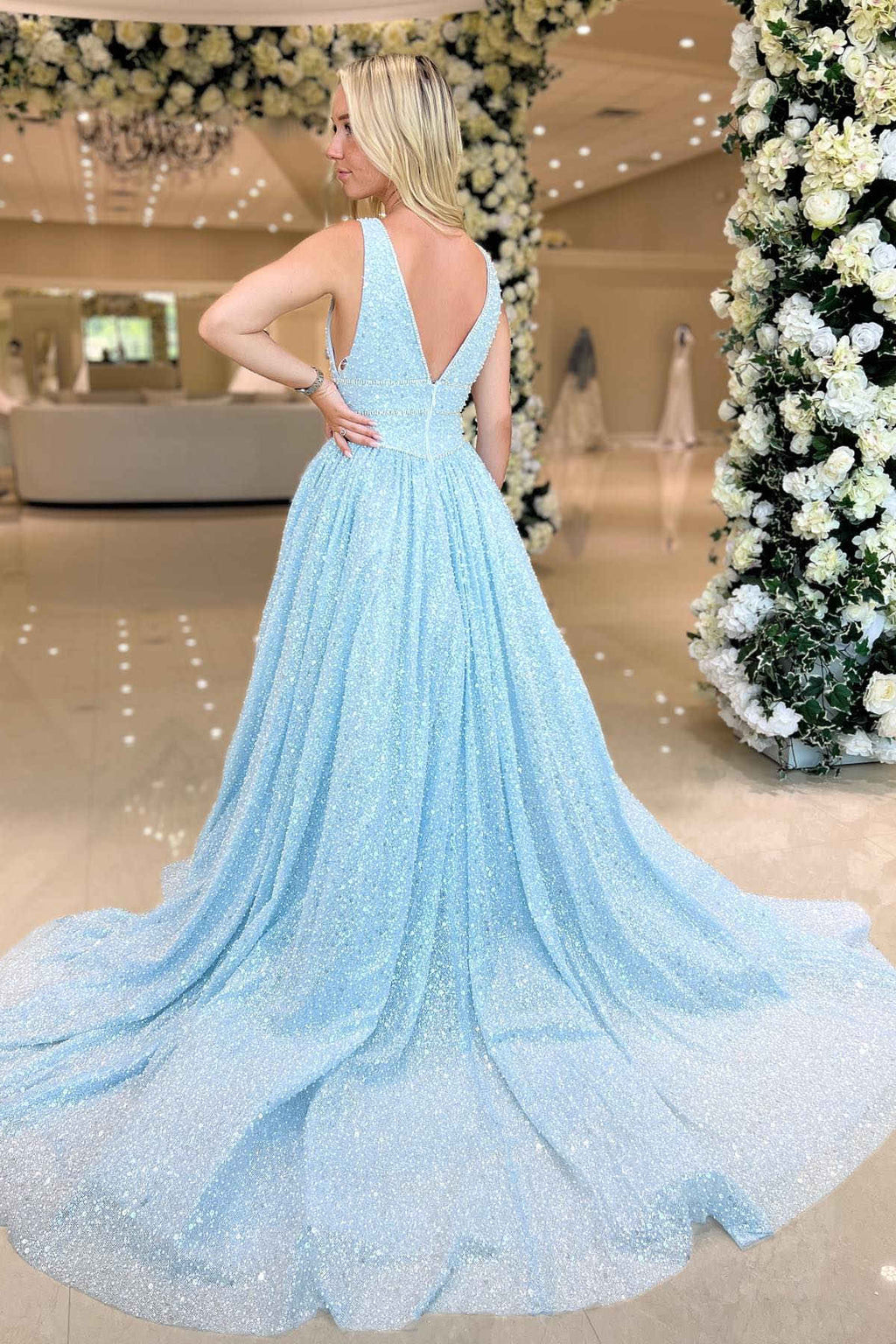 Vestido de fiesta de lentejuelas con escote en V pronunciado y corte en A