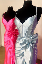 Vestido de fiesta de sirena de satén con tirantes, escote en V y lazo