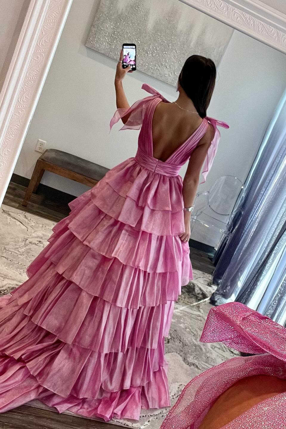 Vestido largo de fiesta rosa con escote pronunciado y volantes, con tirantes y lazos, de RGlitter.