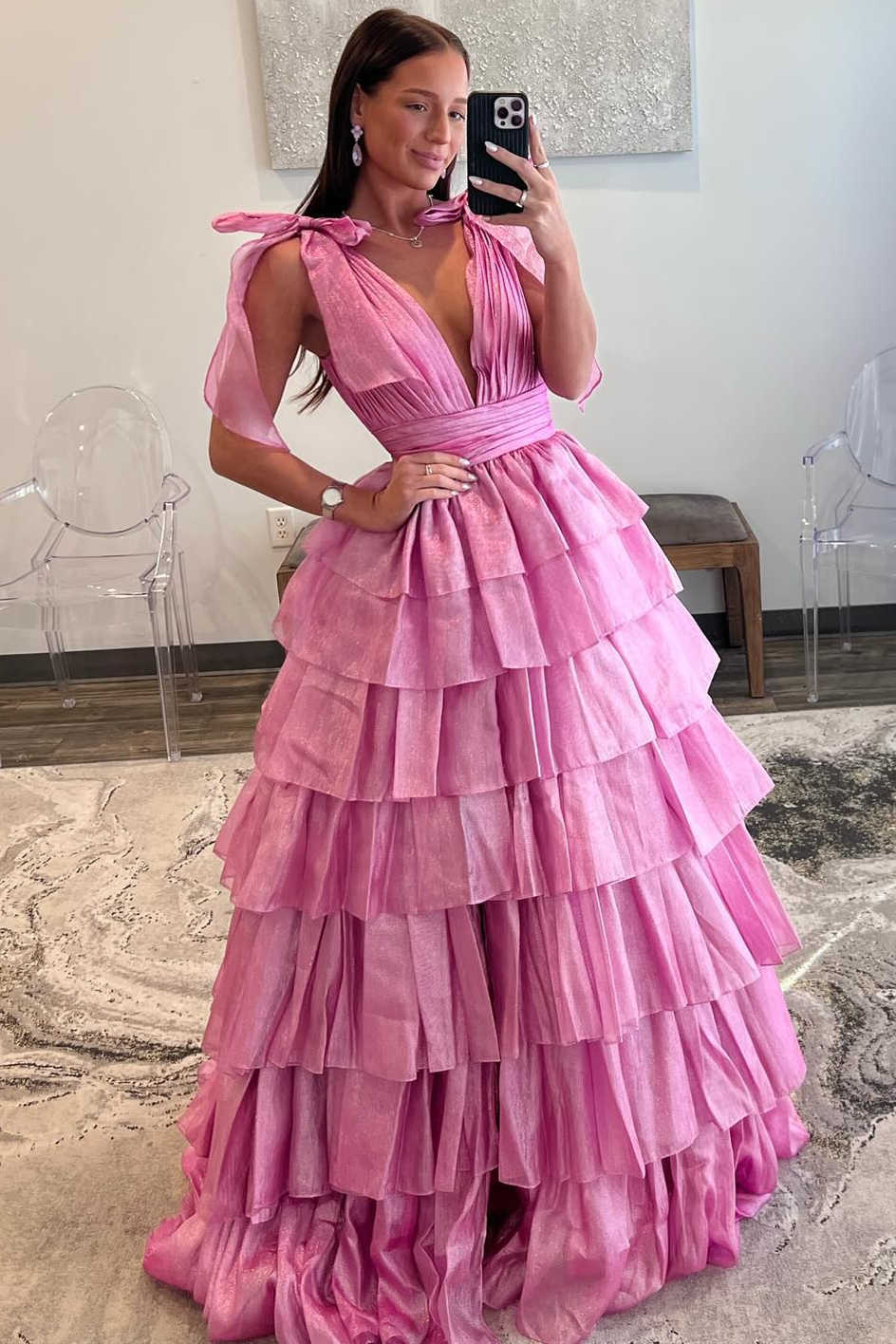 Vestido largo de fiesta rosa con escote pronunciado y volantes, con tirantes y lazos, de RGlitter.