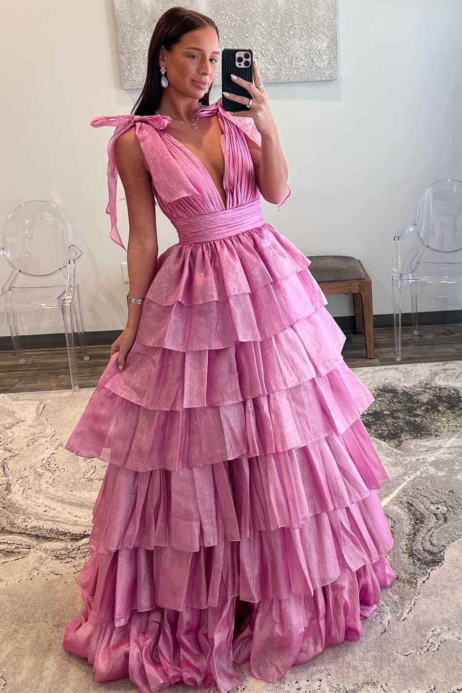 Vestido largo de fiesta rosa con escote pronunciado y volantes, con tirantes y lazos, de RGlitter.